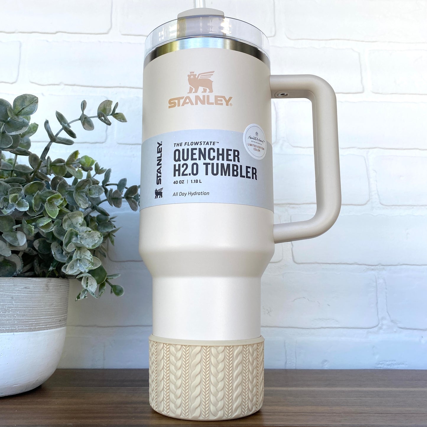 JEANNE (Beige / Stan Cream Logo) | Cable Knit Sweater | Silicone Tumbler Boot