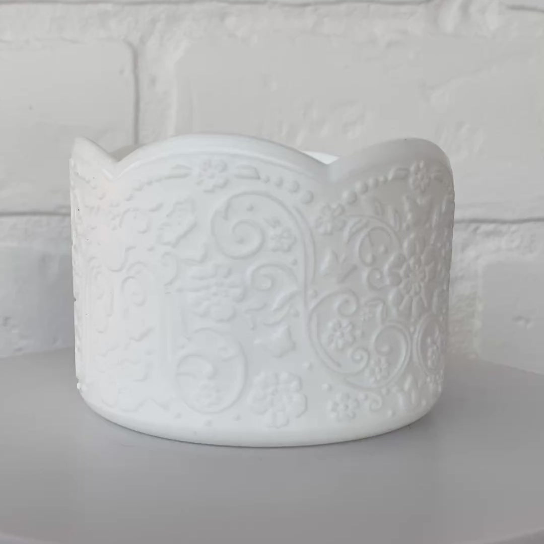 Load and play video in Gallery viewer, ISABELLA SHIMMER (White Shimmer) | LUXE Collection | Silicone Tumbler Boot