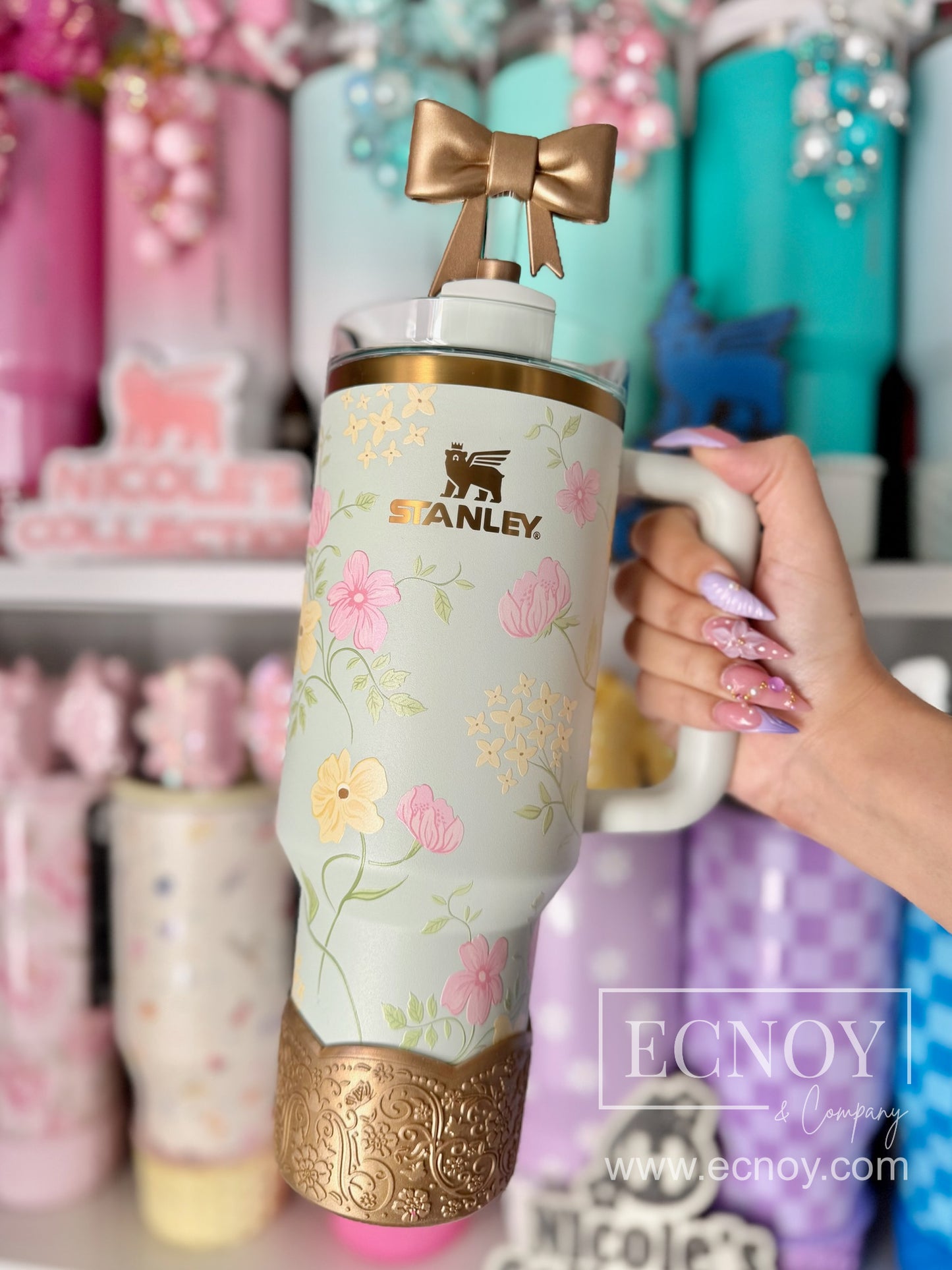 Belle — Bronze Metallic Scalloped Floral Vintage-Inspired Tumbler Accessory | LUXE Collection