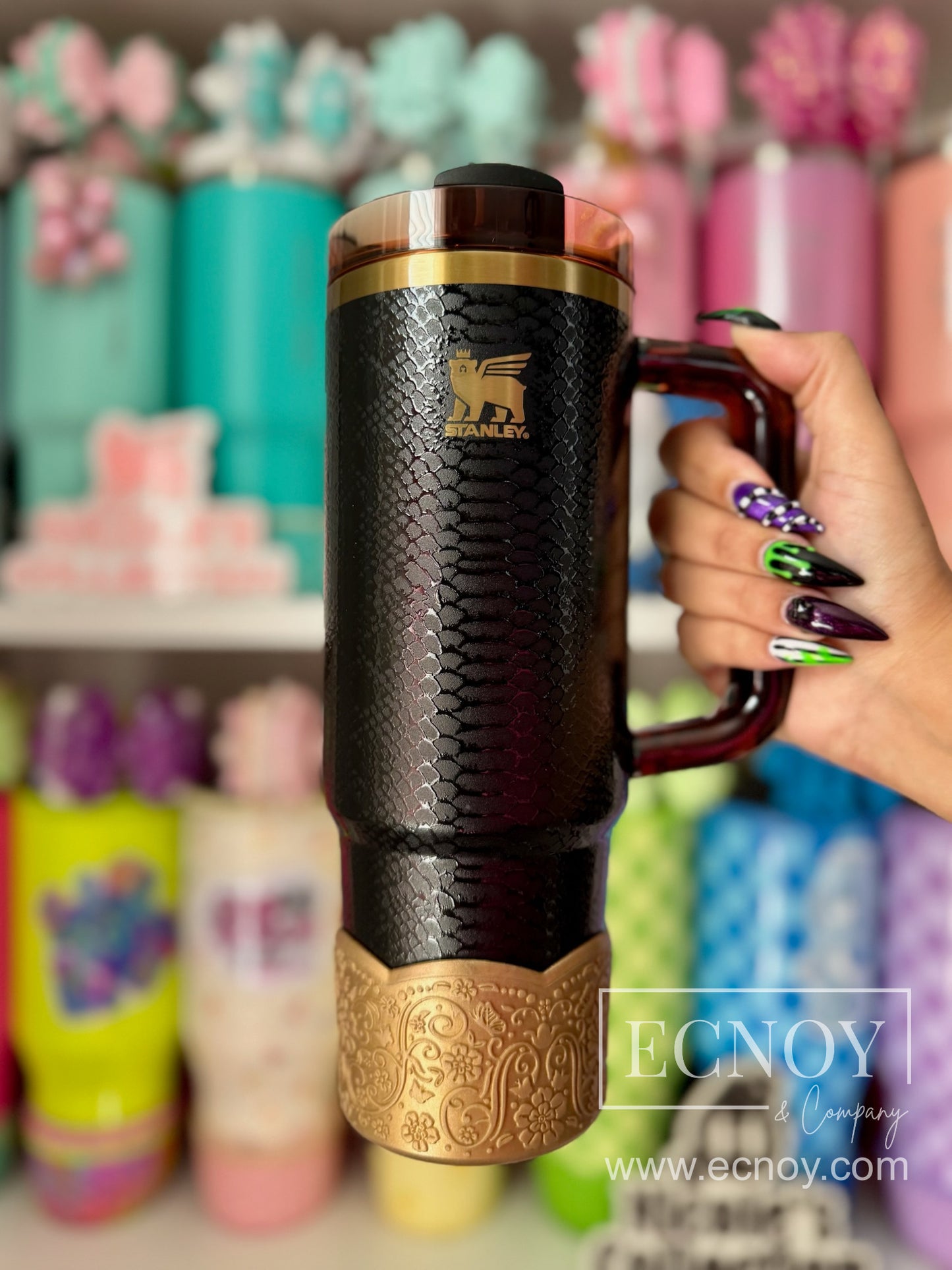 Belle — Bronze Metallic Scalloped Floral Vintage-Inspired Tumbler Accessory | LUXE Collection