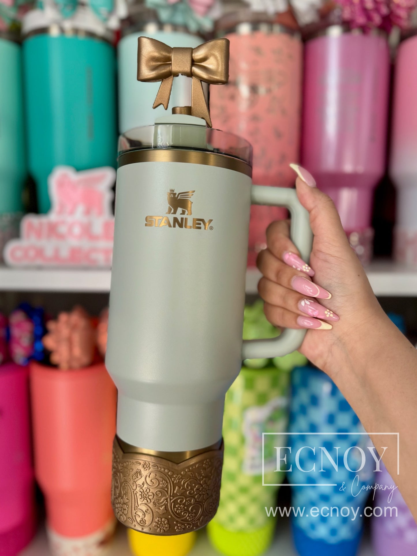 Belle — Bronze Metallic Scalloped Floral Vintage-Inspired Tumbler Accessory | LUXE Collection