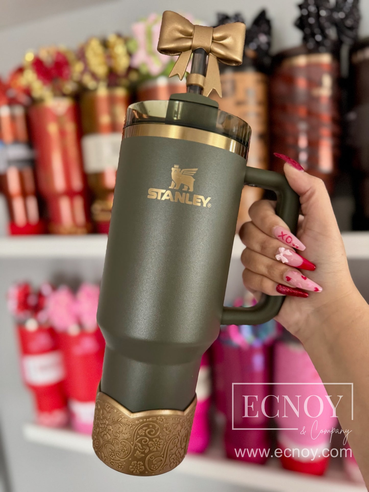 Belle — Bronze Metallic Scalloped Floral Vintage-Inspired Tumbler Accessory | LUXE Collection