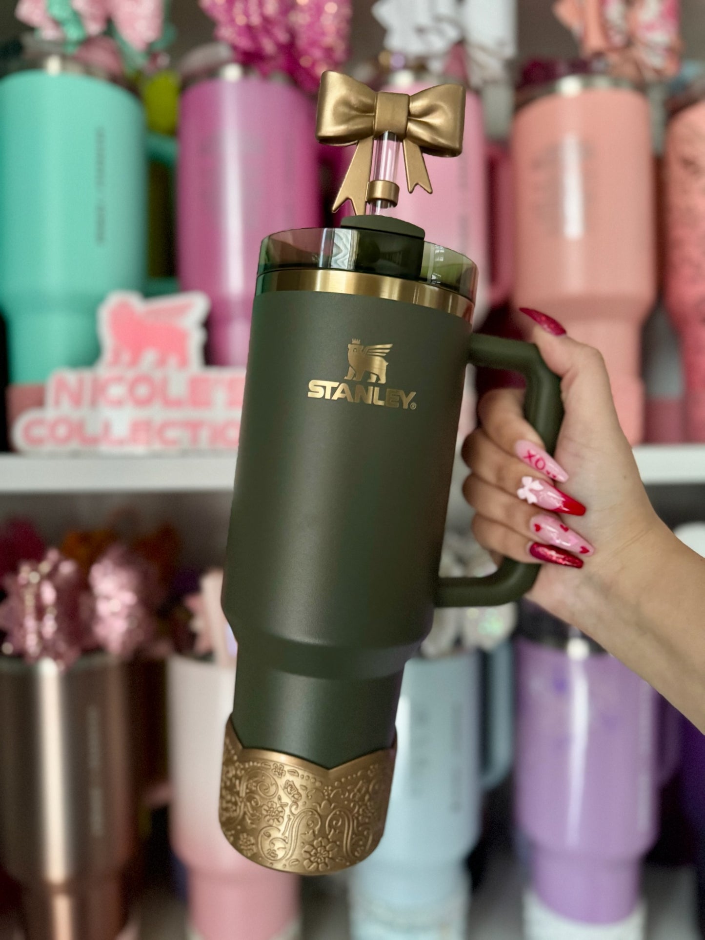 Belle — Bronze Metallic Scalloped Floral Vintage-Inspired Tumbler Accessory | LUXE Collection