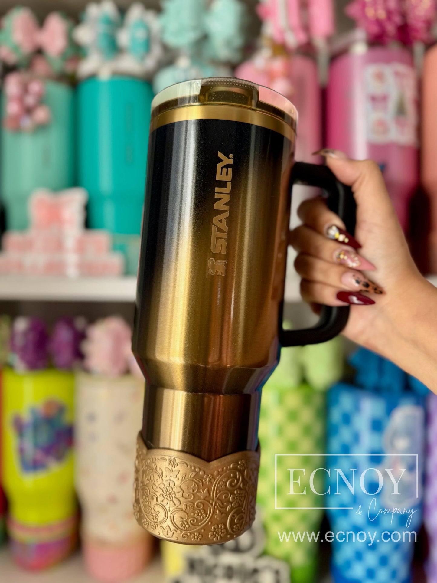 Belle — Bronze Metallic Scalloped Floral Vintage-Inspired Tumbler Accessory | LUXE Collection